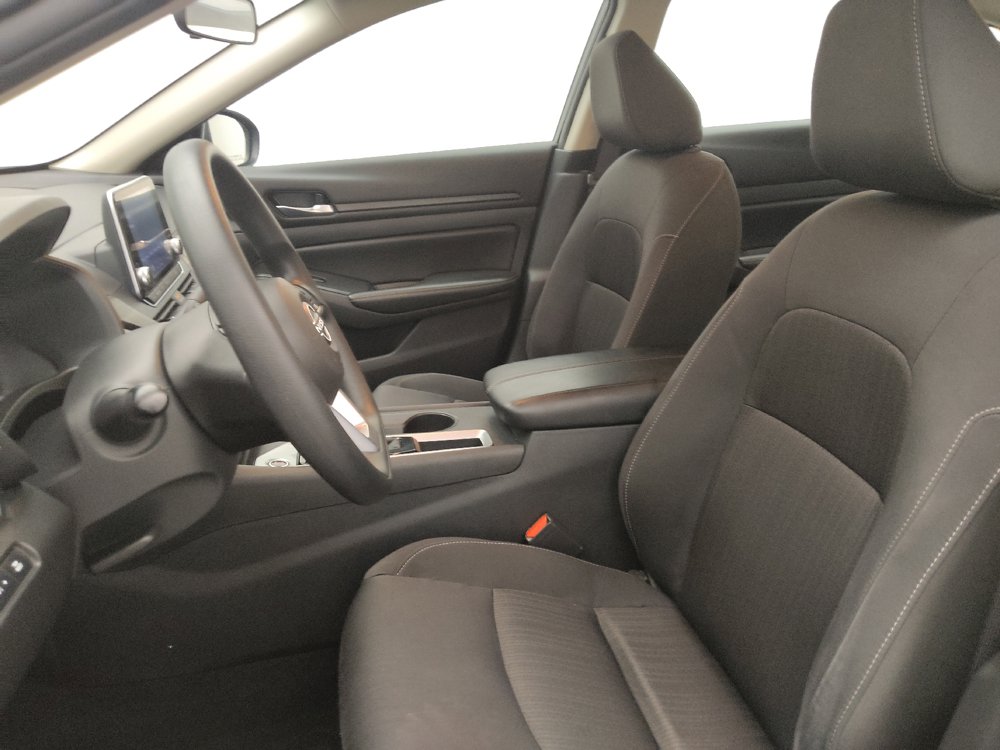 Used 2025 Nissan Altima 2.5 SV FWD image 17