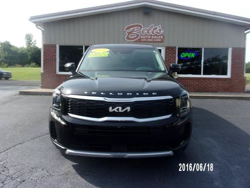 Used 2022 Kia Telluride LX AWD/4WD image 2
