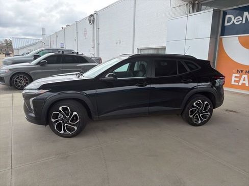 Used 2024 Chevrolet Trax RS w/ Driver Confidence Package image 2