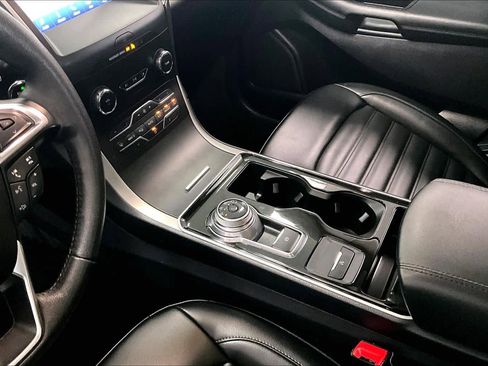Used 2020 Ford Edge SEL AWD/4WD image 14