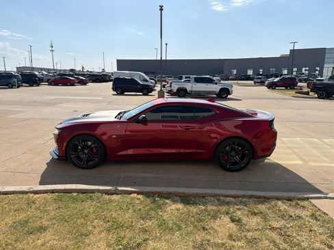 Used 2021 Chevrolet Camaro SS RWD image 5
