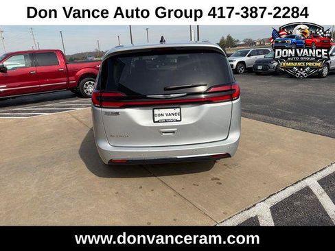 Certified 2024 Chrysler Pacifica Touring-L image 5