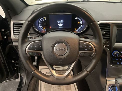 Used 2019 Jeep Grand Cherokee Laredo AWD/4WD image 5