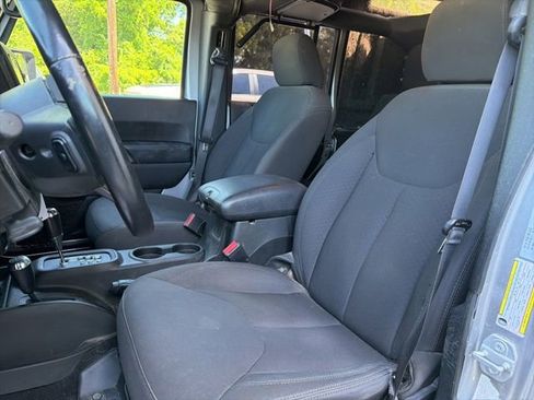 Used 2017 Jeep Wrangler Unlimited Sport w/ Connectivity Group AWD/4WD image 18