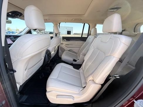 Used 2022 Jeep Grand Cherokee L Limited w/ Luxury Tech Group II AWD/4WD image 16