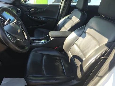 Used 2024 Chevrolet Malibu LT FWD image 2