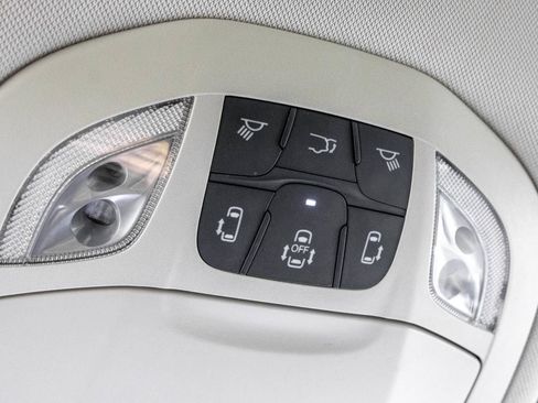 Used 2024 Chrysler Pacifica Limited FWD image 33