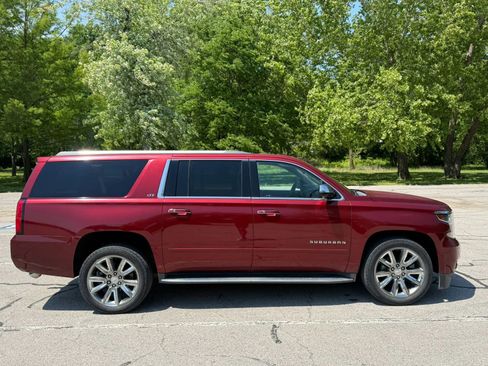 Used 2016 Chevrolet Suburban LTZ RWD image 4