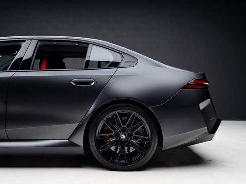 Used 2025 BMW M5 w/ Carbon Package image 20