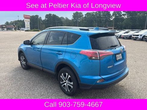 Used 2018 Toyota RAV4 LE FWD image 3
