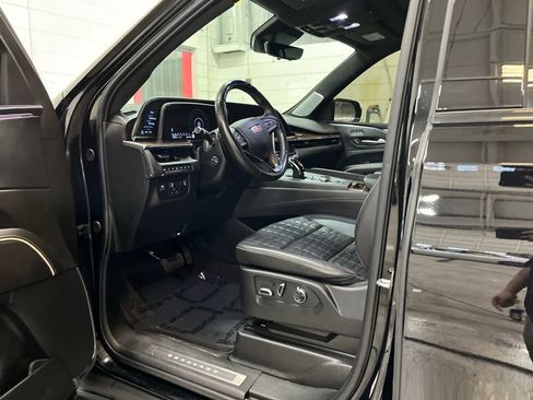 Used 2023 Cadillac Escalade Sport Platinum AWD/4WD image 11