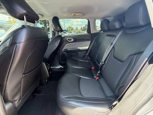 Used 2022 Jeep Compass Latitude AWD/4WD image 12