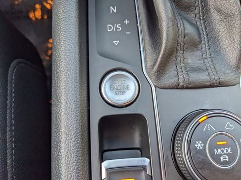 Used 2019 Volkswagen Atlas SEL Premium image 28