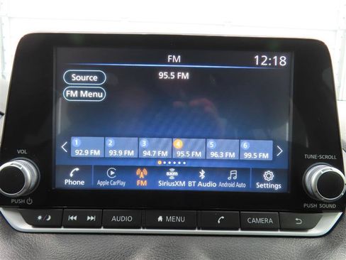Used 2025 Nissan Sentra SV FWD image 25