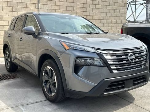 Used 2025 Nissan Rogue SV AWD/4WD image 3