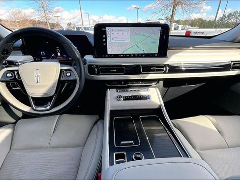 Certified 2025 Lincoln Aviator Reserve w/ Equipment Group 201A image 15