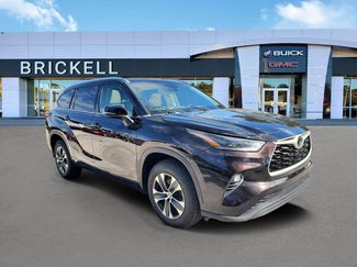 Used 2021 Toyota Highlander XLE video 2