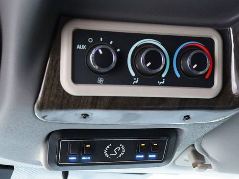 Used 2014 GMC Savana 1500 image 39