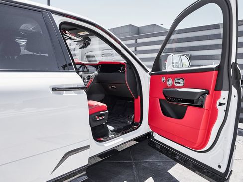 Used 2026 Rolls-Royce Cullinan AWD/4WD image 32