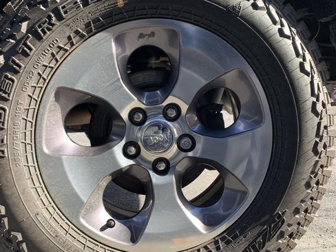 Used 2016 Jeep Wrangler Unlimited Sahara w/ Connectivity Group image 9