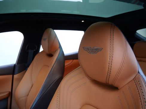 Used 2021 Aston Martin DBX image 5