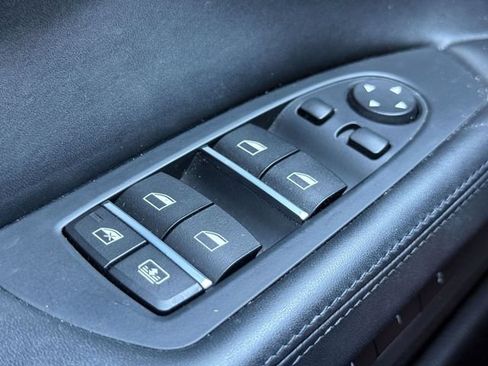 Used 2014 BMW 750i RWD image 25
