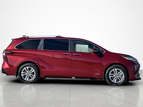 Certified 2021 Toyota Sienna Limited image 6