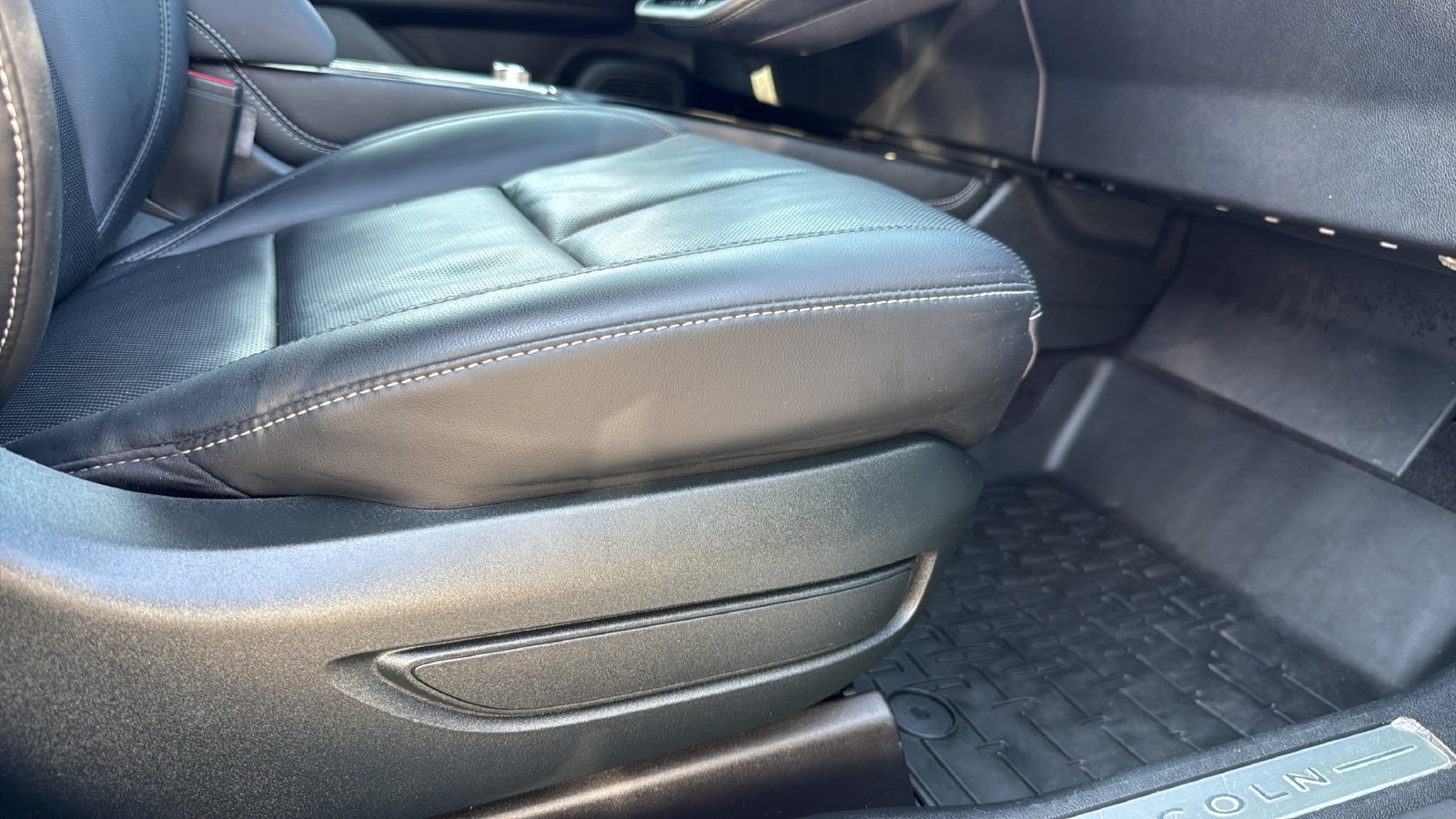 Used 2022 Lincoln Corsair FWD w/ Premium Package image 24