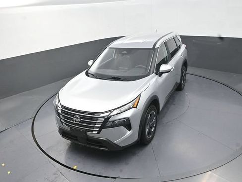 Used 2024 Nissan Rogue SV FWD image 25