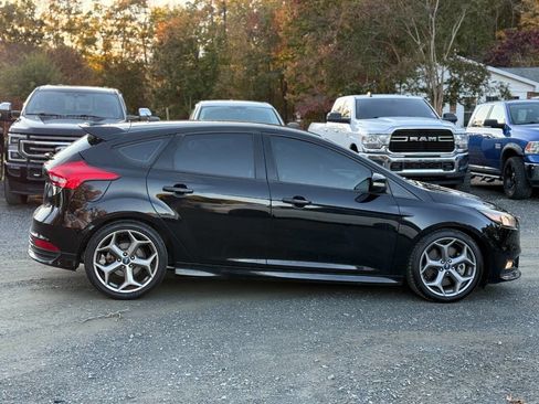 Used 2018 Ford Focus ST image 4