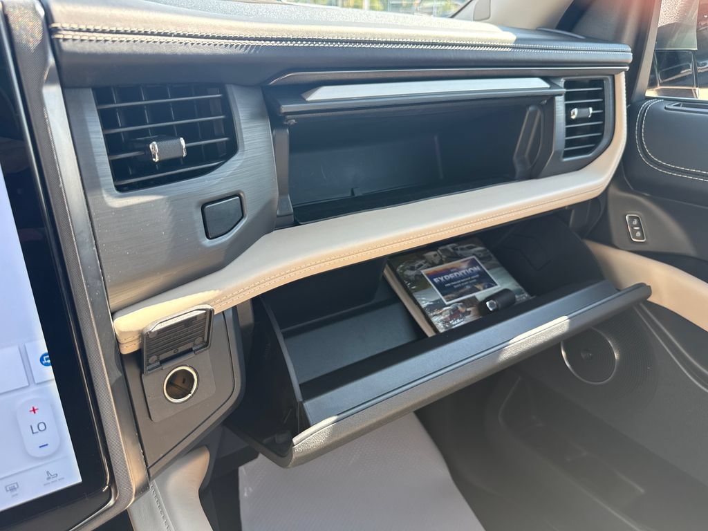 Used 2023 Ford Expedition Max Platinum AWD/4WD image 32