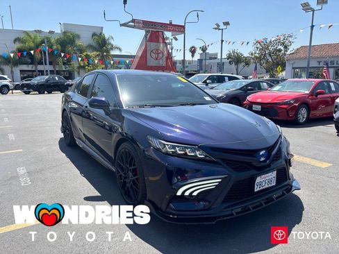 Used 2022 Toyota Camry SE FWD image 1