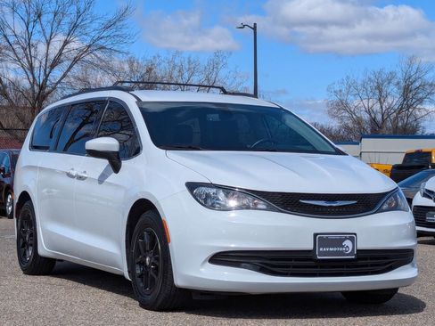 Used 2020 Chrysler Voyager Lxi image 5