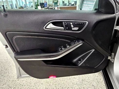 Used 2018 Mercedes-Benz GLA 250 4MATIC w/ Premium Package image 25