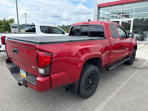 Used 2022 Toyota Tacoma SR5 AWD/4WD image 3