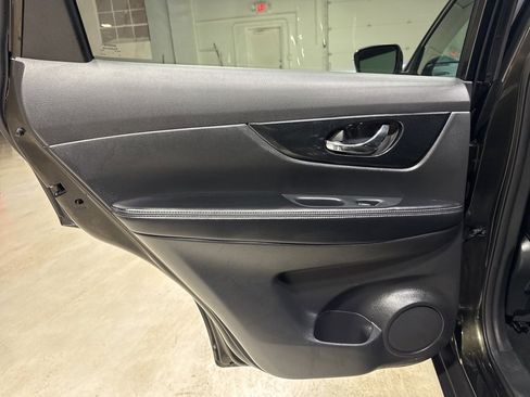 Used 2015 Nissan Rogue SL w/ SL Premium Package image 35