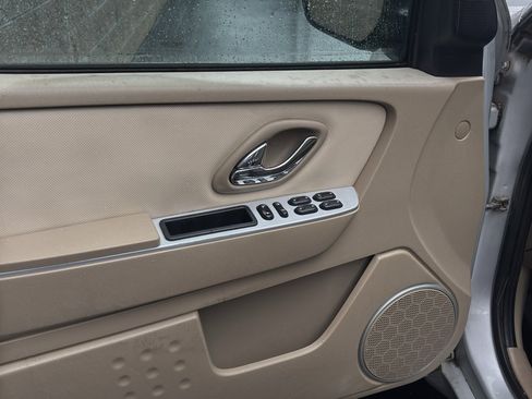 Used 2006 Mercury Mariner 4WD V6 image 9