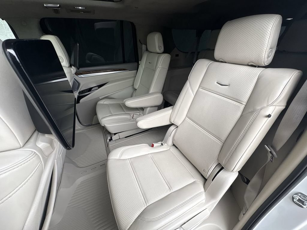 Certified 2025 Cadillac Escalade ESV Sport Platinum w/ LPO, Floor Liner Package AWD/4WD image 26