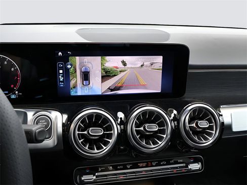 Certified 2025 Mercedes-Benz GLB 250 4MATIC image 25