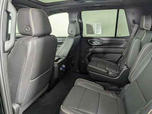 Used 2023 GMC Yukon SLT w/ SLT Premium Package image 22