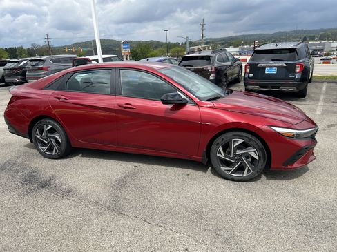 Used 2025 Hyundai Elantra Sport FWD image 5