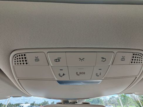 Used 2019 Mercedes-Benz GLC 300 w/ Multimedia Package image 27