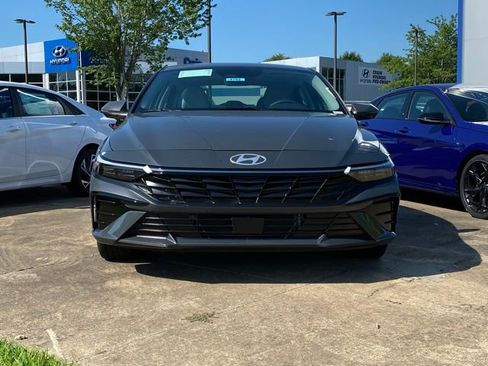 New 2025 Hyundai Elantra Limited image 2