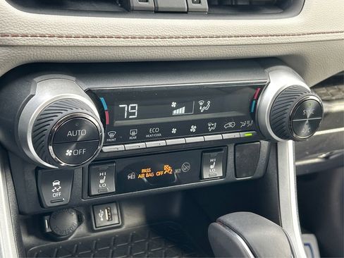 Used 2023 Toyota RAV4 XLE Premium image 31