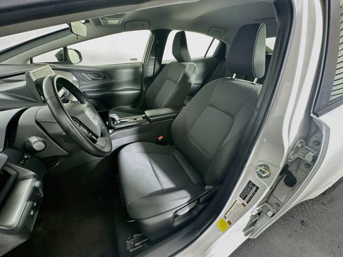 Used 2024 Toyota Prius LE FWD image 13