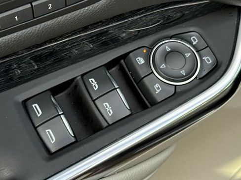 Used 2022 Cadillac XT4 Premium Luxury w/ Enhanced Visibility Package image 13