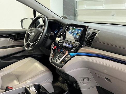 Used 2023 Honda Odyssey Touring image 3