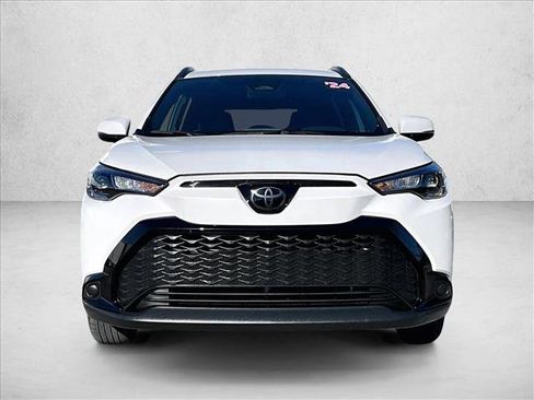 Used 2024 Toyota Corolla Cross SE image 3