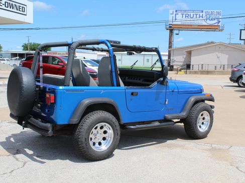 Used 1993 Jeep Wrangler S image 4