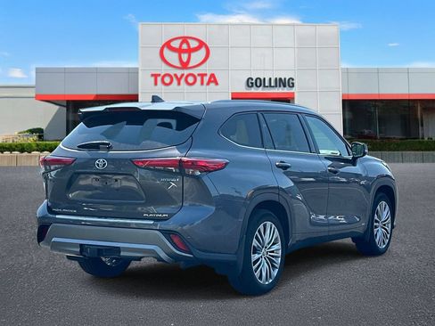 Used 2022 Toyota Highlander Platinum AWD/4WD image 5